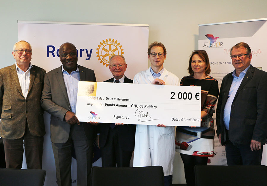 Don Rotary Club les Yeux Grands fermés